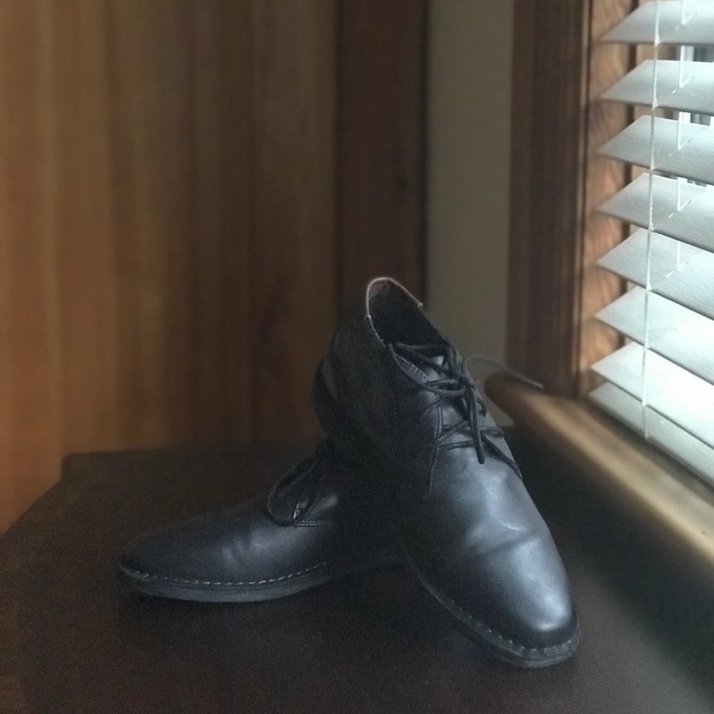 Kenneth Cole leather size5 and size36 black lace
